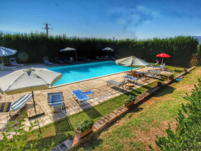  Beautiful Farmhouse with bubble bath in Umbria  Гуальдо-Каттанео